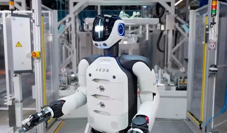 宝马全球首发人形机器人量产线：莱比锡工厂开启工业AI新纪元